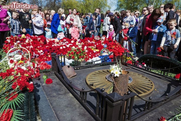 Immagine Monumento ai caduti a Yaroslavl, Russia  - Un omaggio ai soldati sovietici scomparsi sui campi di guerra durante il Secondo Conflitto Mondiale © dimbar76 / Shutterstock.com