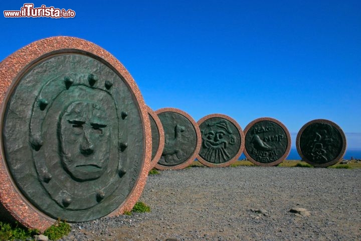 Immagine Monumento presso il centro visitatori di Capo Nord (Nordkapp) in Norvegia - © Kartouchken / Shutterstock.com