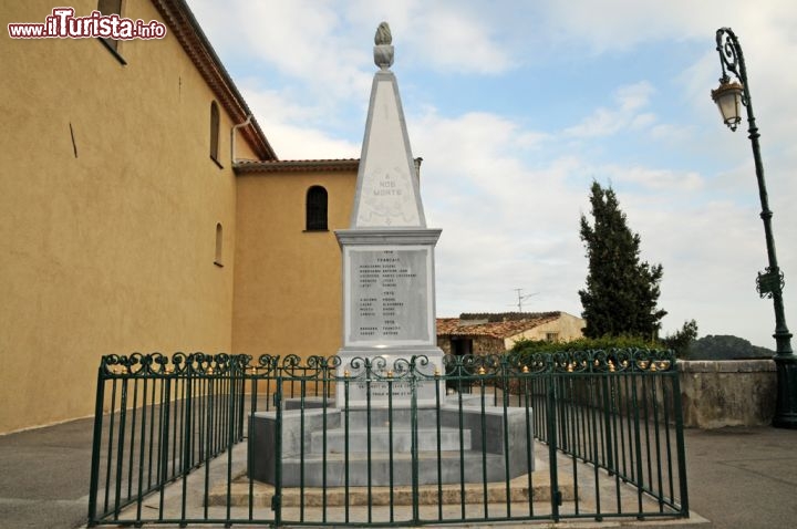 Immagine Monumento preso la chiesa St.Marc a Villeneuve Loubet