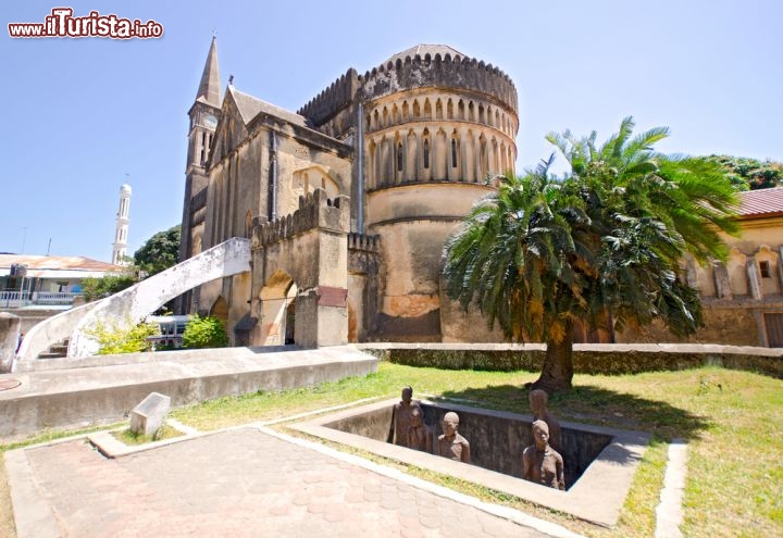 Immagine Il Monumento contro la schiavitù di Zanzibar, l'isola della Tanzania - © tr3gin / Shutterstock.com