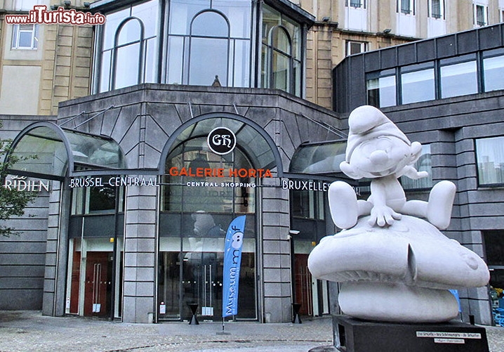 Immagine Moof: l'ingresso del celebre museo delle figurine di Bruxelles - © josefkubes / Shutterstock.com