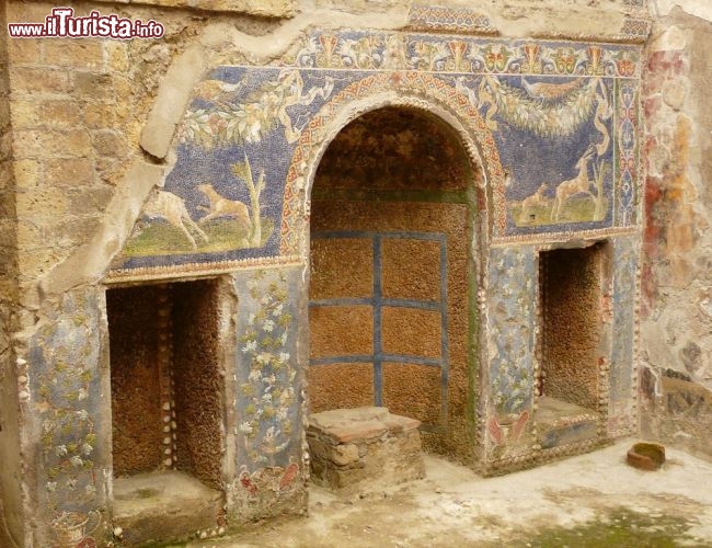 Immagine Mosaici murali ad Ercolano in Campania  - © khd / Shutterstock.com