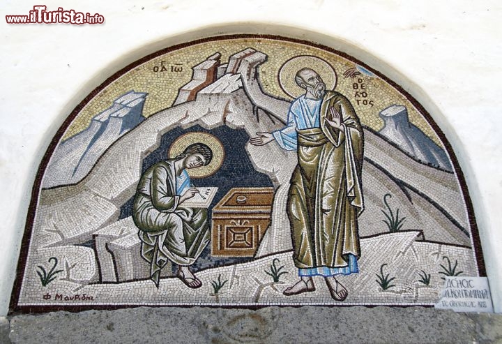 Immagine Un mosaico Monastero all'interno del Monastero di San Giovanni a Patmos, in Grecia - © John Copland / Shutterstock.com