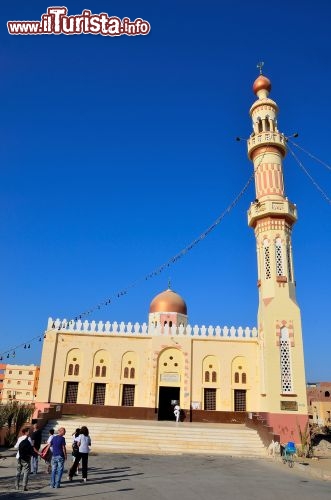 Immagine Moschea di El Takiwa ad  El Quseir, la cittadina sul Mar Rosso in Egitto - © maudanros / Shutterstock.com
