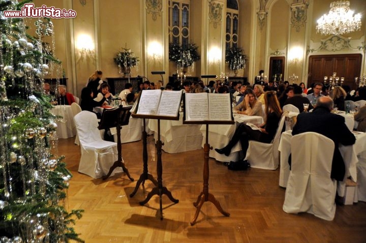 Immagine Mozart Dinner, la cena con musica dal vivo al Ristorante San Pietro di Salisburgo, considerato il  più antico d'Europa.