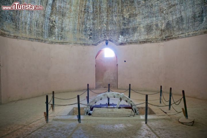 Immagine Mulino delle stalle reali di Miknasa, la storica costruzione si trova a Meknes, una delle quattro città imperiali del Marocco - © OPIS Zagreb / Shutterstock.com