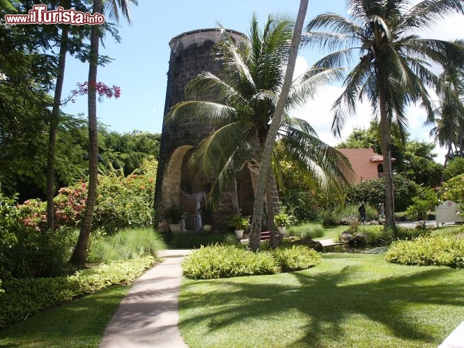 Immagine Un Mulino da zucchero sull'isola Barbados. Sfruttando i venti alisei furono costruiti moltissimi mulini a vento su Barbados, per macinare le canne da zucchero  - Fonte: Barbados Tourism Authority