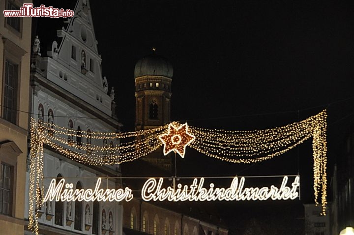 Immagine Munchner Christkindlmarkt: l'ingresso del Mercatino del Gesu Bambino a Monaco di Baviera