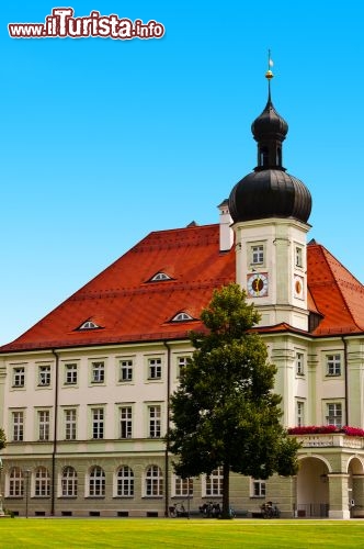 Immagine Il Municipio di Altotting (Rathaus) in Baviera, il Land della Germania meridionale - © gkuna / Shutterstock.com