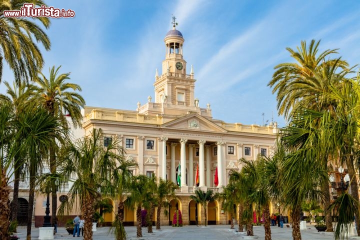 Immagine Municipio storico di Cadice in Andalusia (Spagna) - © David Acosta Allely / Shutterstock.com