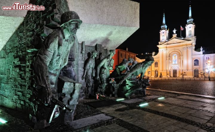 Immagine Il Munumento della rivolta di Varsavia: la capitale della Polonia si ribellò ai nazisti durante la Seconda Guerra Mondiale, e venne gravemente danneggiata per rappresaglia - © Tjomek / Shutterstock.com