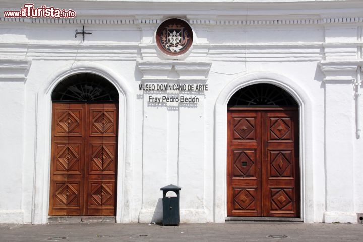 Immagine Il Museo Domenicano di Arte di Quito, capitale dell'Ecuador, ha sede nell'ala settentrionale del chiostro della Chiesa di Santo Domingo. La collezione comprende opere di pregio, tra cui varie sculture di notevoli artisti locali - © Valery Shanin / Shutterstock.com