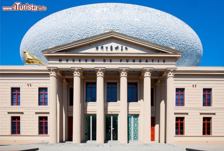 Immagine Museum de Fundatie, la particolare architettura del  museo  di Zwolle, In Olanda - © Worldpics / Shutterstock.com