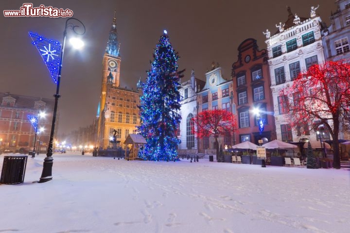 Immagine Il Mercato Lungo dopo una nevicata: il Natale a Danzica è uno dei momenti migliori per fotogrfare la città della Polonia settentrionale - © Patryk Kosmider/ shutterstock.com