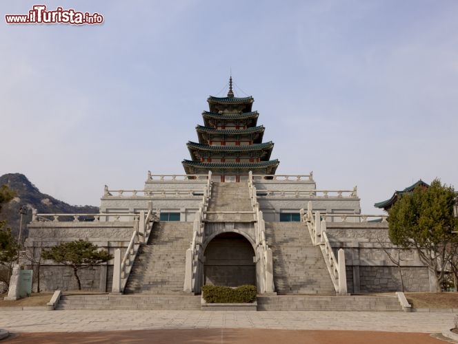 Immagine National Folk Museum of Korea: ci troviamo a Sel (Seoul) la capitale della Corea del Sud  - © AJ Skiles / Shutterstock.com