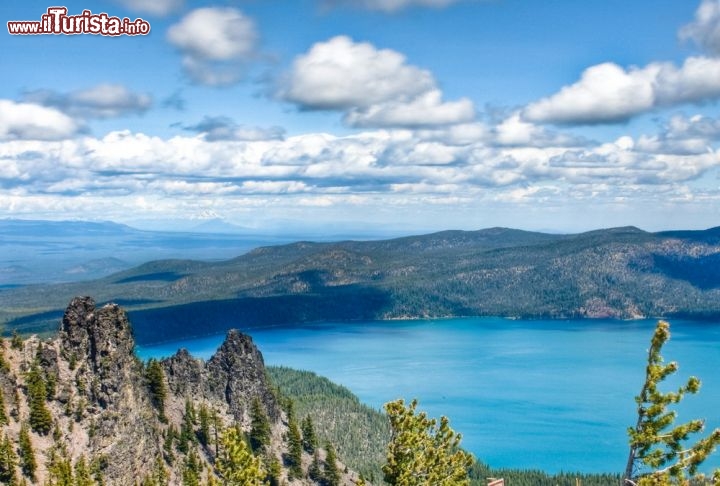 Immagine Newberry National Volcano Monument, Oregon, Usa. Gestito dal servizio forestale degli Stati Uniti, è stato creato nel 1990 per proteggere l'area attorno al vulcano Newberry - © Lindsay Douglas / Shutterstock.com