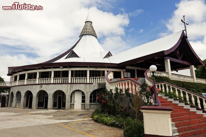 Immagine Nuku'alofa, una delle varie chiese cristiane della capitale di Tonga - © Henryk Sadura / Shutterstock.com