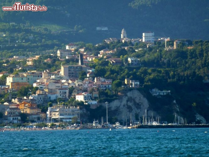 Immagine Numana e Sirolo visti dalla spiaggia di Marcelli