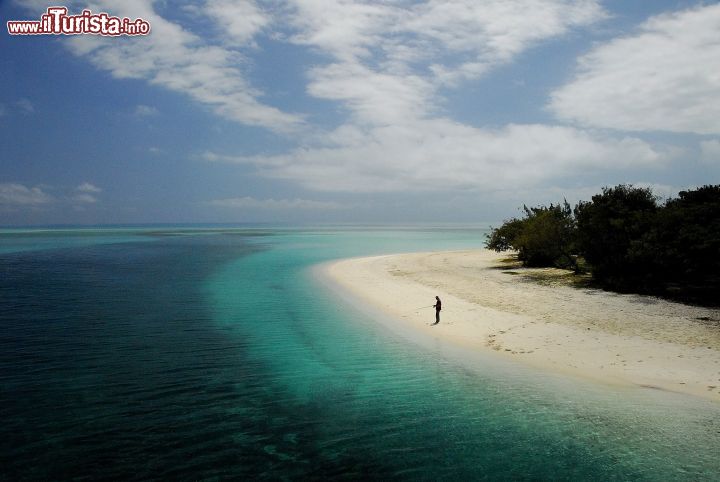 Immagine Nuova Caledonia: una splendida immagine dall'alto di un pescatore a Ouve.