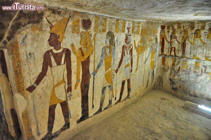 Immagine Oasi Bahariya: affreschi delle tombe tolemaiche (Egitto). In quest'oasi a 420 km a sud de Il Cairo sono state riportate alla luce alcune tombe affrescate in epoca tolemaica.