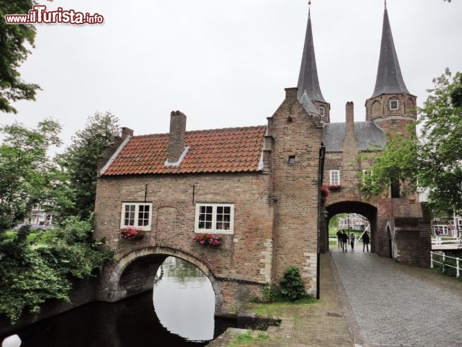 Immagine Oostpoort Delft unico elemento delle mura cittadine