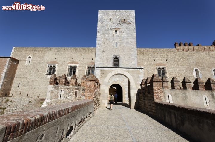 Immagine Palais des Rois de Majorque a Perpignan in Francia. Il palazzo del di Majorca ci ricorda del periodo a cavallo dtra il 13 e 14° secolo quando Perpignano era la capitale del Regn o di Majorca e la città ora conserva ancora vivida la sua anima spagnola - © xc / Shutterstock.com