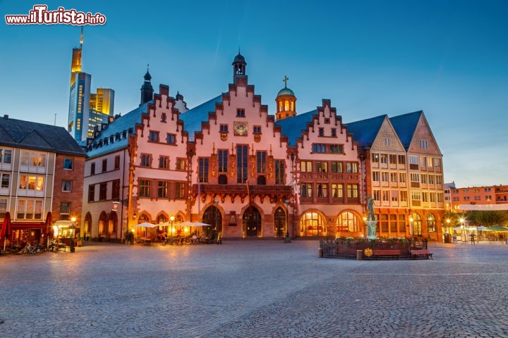 Immagine Palazzi storici in centro a Francoforte, la città cuore del commercio e degli affari della Germania - © S.Borisov / Shutterstock.com