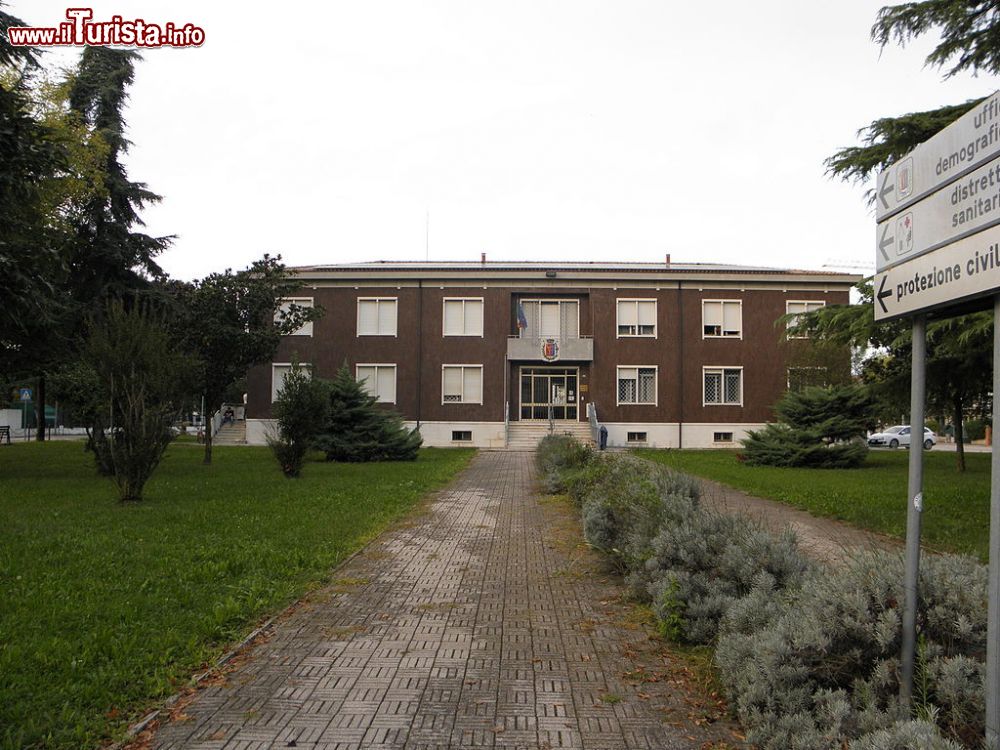 Immagine La Palazzina municipale di Correzzola in Veneto - © Threecharlie - CC BY-SA 3.0, Wikipedia