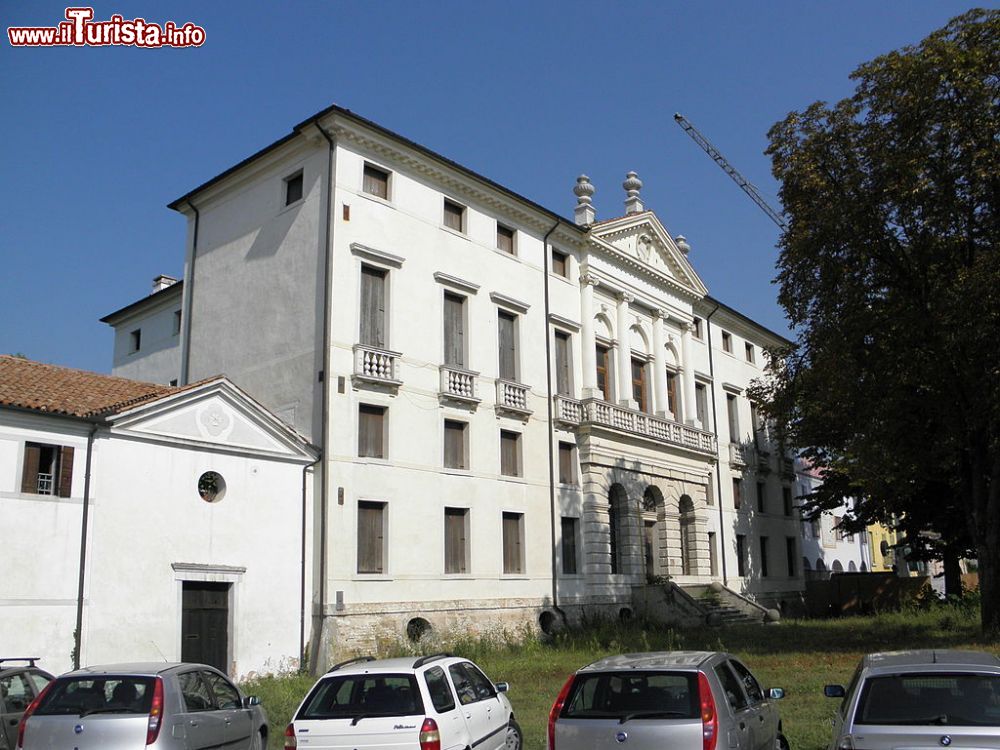 Immagine Palazzo Gradenigo a Piove di Sacco, Provincia di Padova - © Threecharlie - CC BY-SA 3.0, Wikipedia