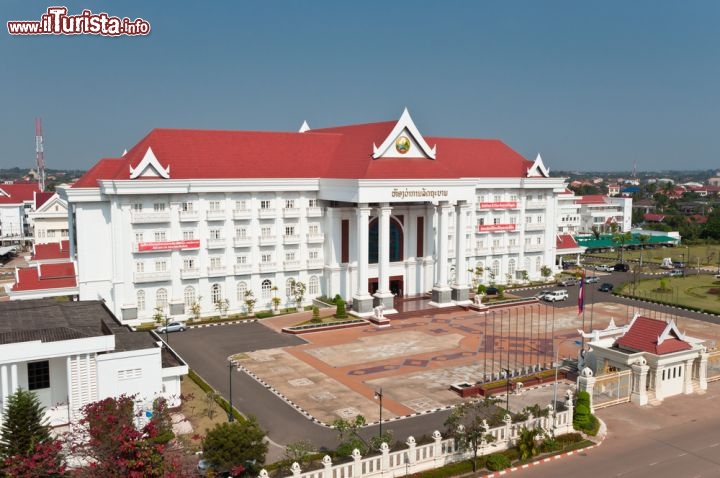 Immagine Palazzo Primo Ministro laos a Vientiane la capitale - © Ligados / Shutterstock.com