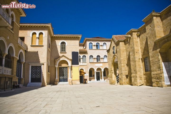 Immagine Palazzo del Vescovo a Nicosia: ci troviamo nella capitale di Cipro, la grande isola del Mediterraneo orientale - © Anilah / Shutterstock.com