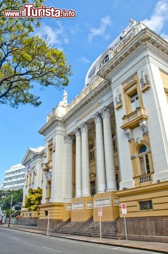 Immagine Palazzo di Giustizia di Recife (Brasile) - © Vitoriano Junior / Shutterstock.com