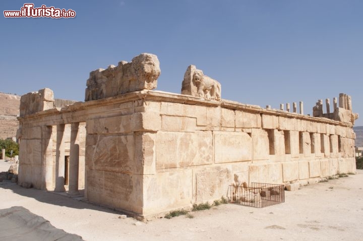 Immagine il Palazzo ellenistico o castello di Alqla di Giordania, Iraq Al Amir si trova a circa 20 km ad ovest di Amman  - © Ahmad A Atwah / Shutterstock.com