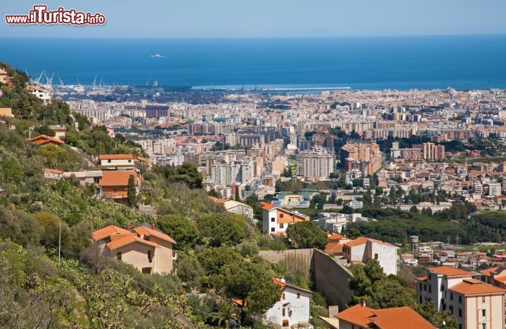 Immagine Palermo come si può fotografare dal Belvedere di Monreale, uno dei balconi della Sicilia - © Renata Sedmakova / Shutterstock.com