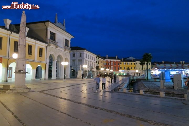 Immagine Palmanova: la Piazza grande riproduce più in piccolo la forma della città