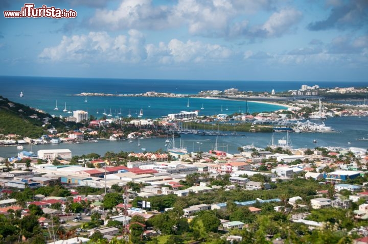 Immagine Panorama di Philipsburg, a Saint Martin   - © PlusONE / Shutterstock.com