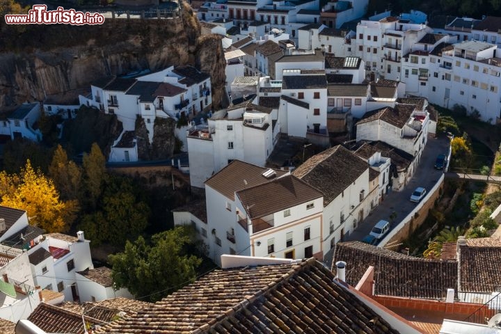 Immagine Panorama Setenil de las Bodegas torre araba foto - © liquid studios / Shutterstock.com