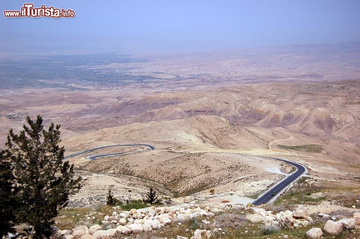 Immagine Il Panorama della Terra Promessa fotografato nei pressi del monte Nebo, la montagna di Mosè