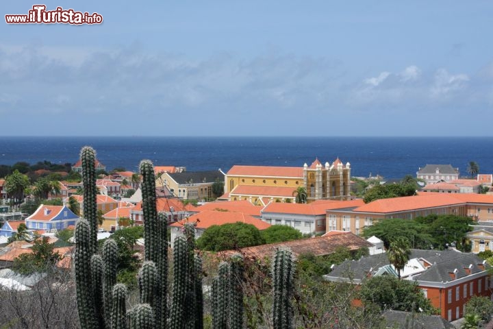Immagine Panorama di Willemstad, la capitale di Curacao - © natas / Shutterstock.com