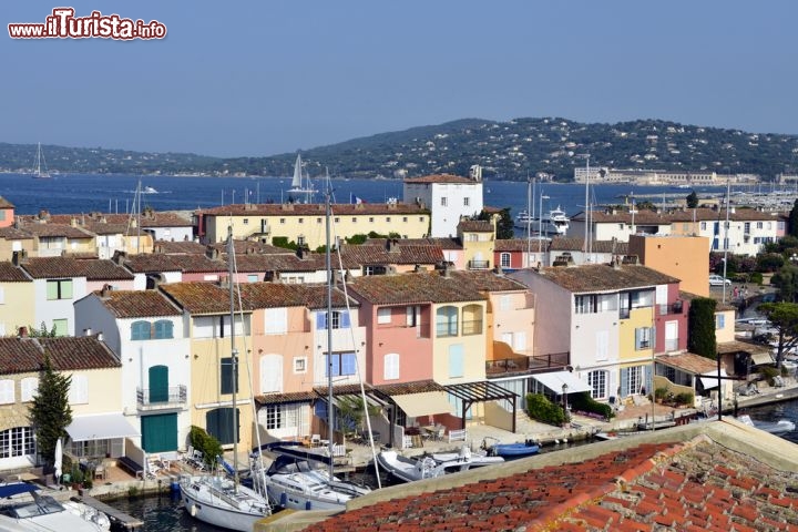 Immagine Panorama del borgo marinaro di Port Grimaud in Francia. Ci troviamo non distante dalla più blasonata meta turistica di Saint Tropez  - © Christian Musat / Shutterstock.com