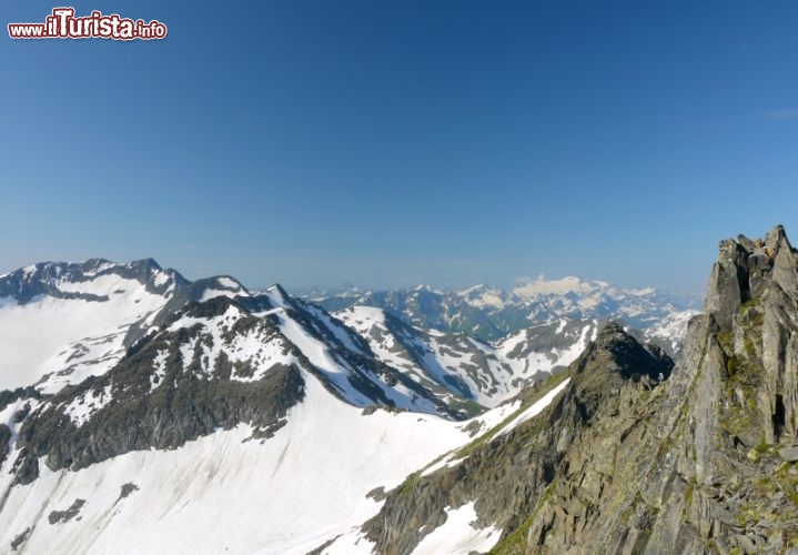 Immagine Panorama delle Alpi Svizzere in esttae, viste dal Gemmstock di Andermatt