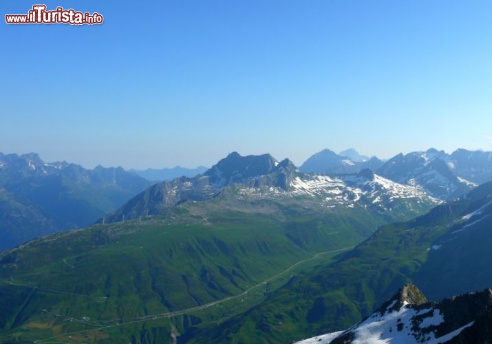 Immagine Panorama dal Gemmstock verso il versante del nuovo comprensorio