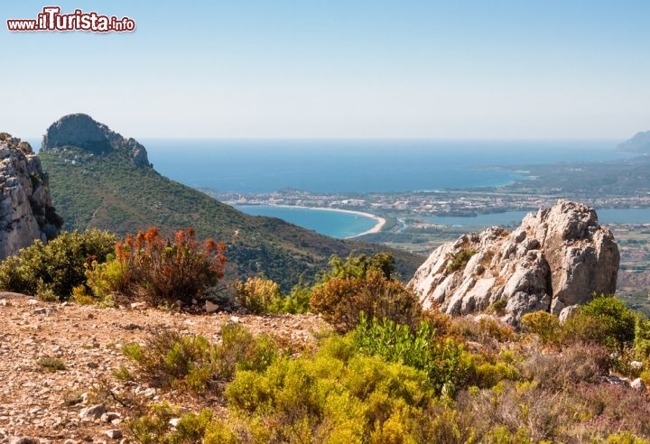 Immagine Panorama di Arbatax dalle montagne dell'Ogliastra (Sardegna) - © marmo81 / Shutterstock.com
