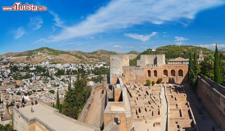 Immagine Panorama di Granada Andalusia visto dal Palazzo dell Alhambra - © Tatiana Popova / Shutterstock.com