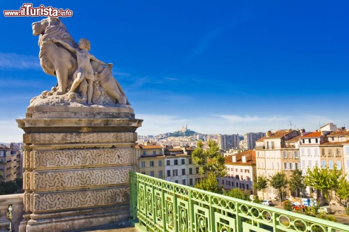 Immagine Panorama di Marsiglia, la città più importante del sud della Francia, fotografata dalla stazione ferroviaria - © Anilah / Shutterstock.com