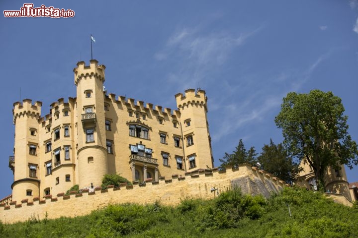 Immagine Panorama di Schloss Hohenschwangau, uno dei castelli della Baviera (Germania) 195715970 - © Ammit Jack / Shutterstock.com