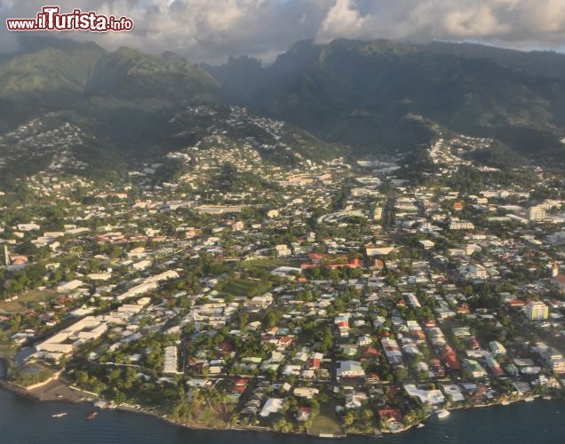 Immagine Papeete dall'alto al tramonto