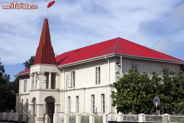 Immagine Parlamento di Tonga: siamo nella capitale dell'arcipelago, Nuku'alofa - © Henryk Sadura / Shutterstock.com