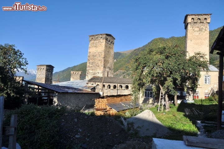 Immagine Passeggiata nel centro di Mestia in Georgia