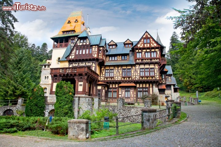 Immagine Pelisor Museum a Sinaia, Romania. Si trova poco distante da Castello Peles - © Aleksandar Todorovic / Shutterstock.com